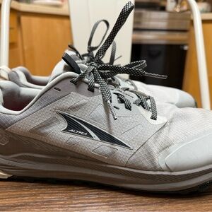 Men’s Lone Peak 9 Altra shoes